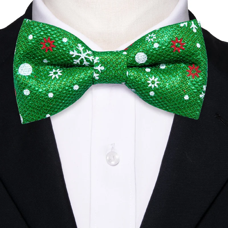 Christmas Green Snowflake Floral Men's Pre-tied Bowtie