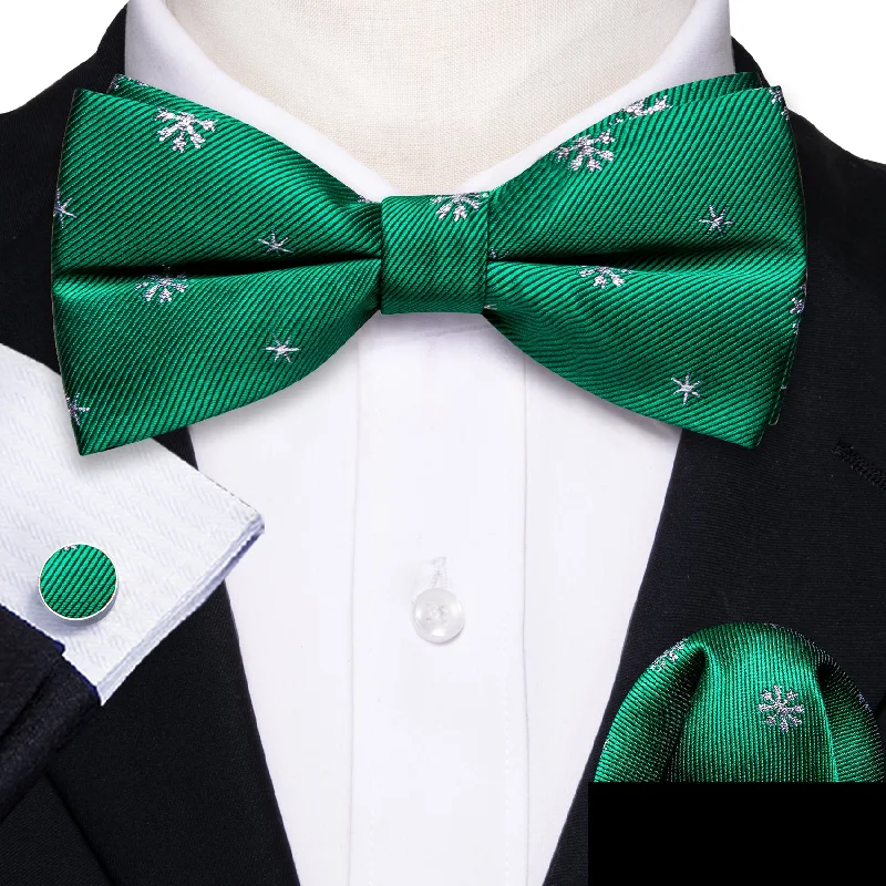 Christmas Green Snow Floral Men's Pre-tied Bowtie Pocket Square Cufflinks Set